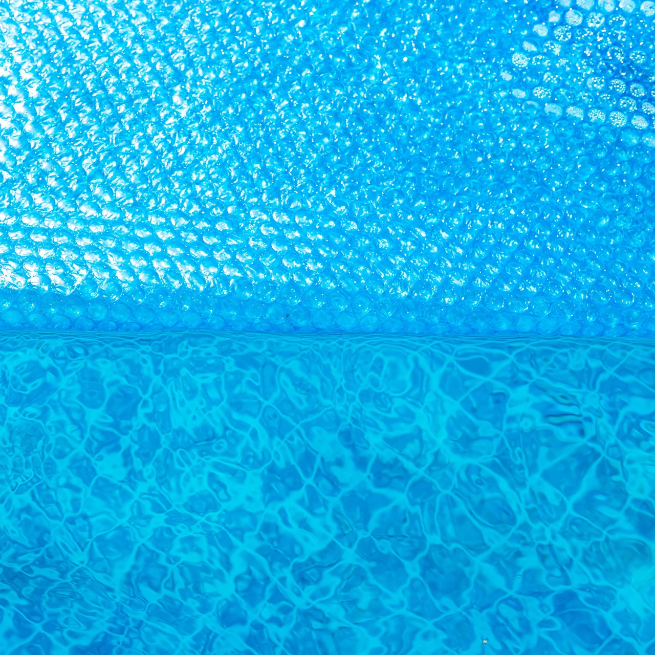 24' Blue Round Heat Wave Solar Blanket Swimming Pool Cover 5 24' Blue Round Heat Wave Solar Blanket Swimming Pool Cover - Image 3