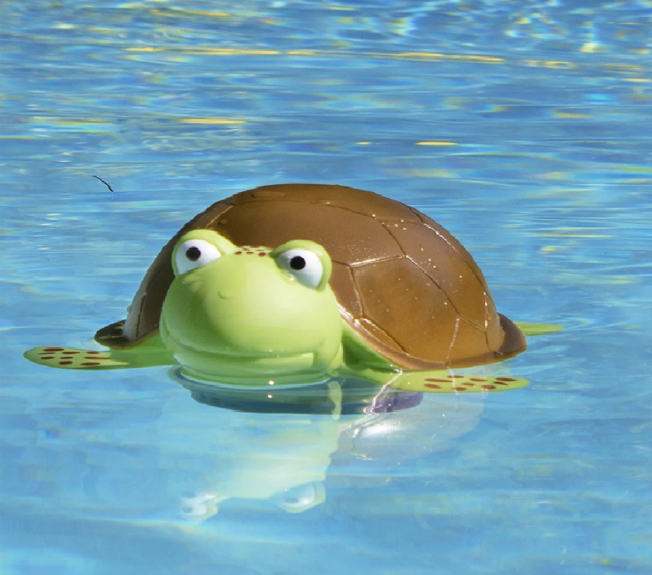 Green And Brown Floating Turtle Swimming Pool Chlorine Dispenser 5 Green And Brown Floating Turtle Swimming Pool Chlorine Dispenser - Image 3